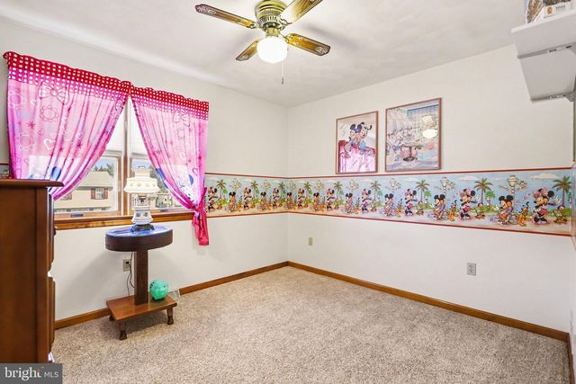 11 NARROW RD, Hanover, PA 17331