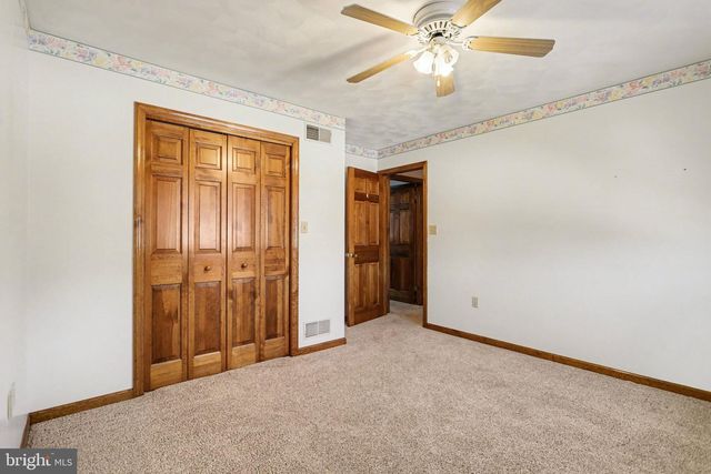 11 NARROW RD, Hanover, PA 17331