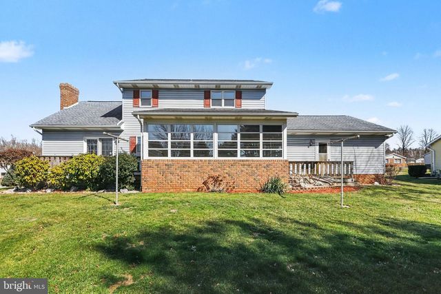 11 NARROW RD, Hanover, PA 17331