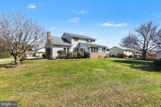 11 NARROW RD, Hanover, PA 17331