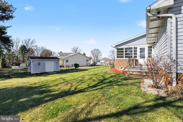 11 NARROW RD, Hanover, PA 17331