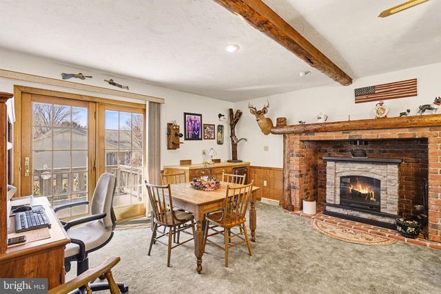 11 NARROW RD, Hanover, PA 17331