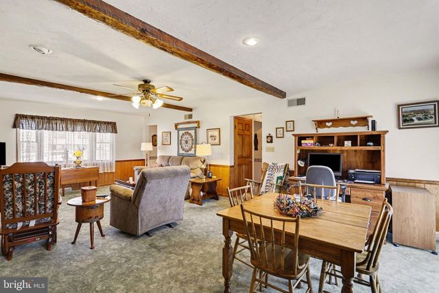 11 NARROW RD, Hanover, PA 17331