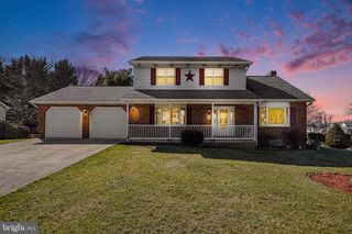 11 NARROW RD, Hanover, PA 17331