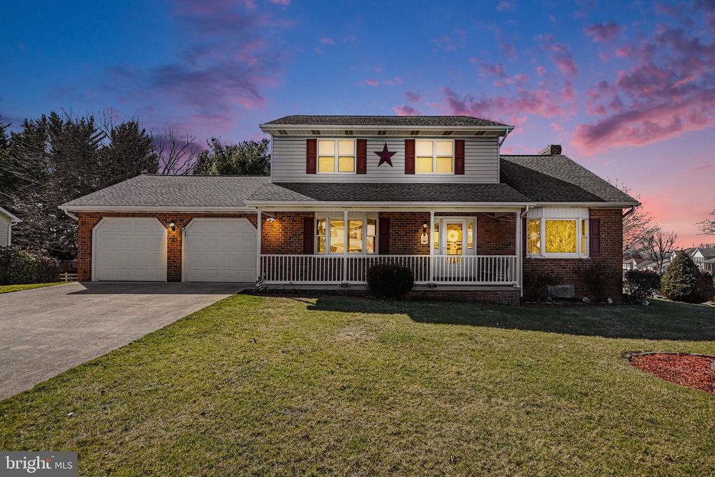 11 NARROW RD, Hanover, PA 17331