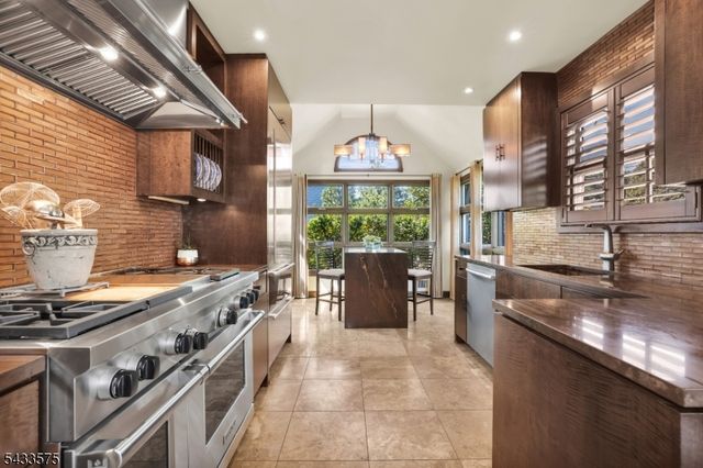 201 Little Falls Rd, Cedar Grove Twp., NJ 07009