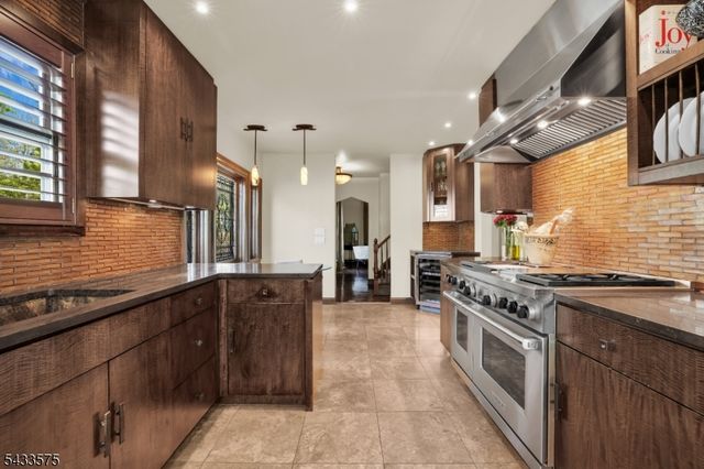 201 Little Falls Rd, Cedar Grove Twp., NJ 07009