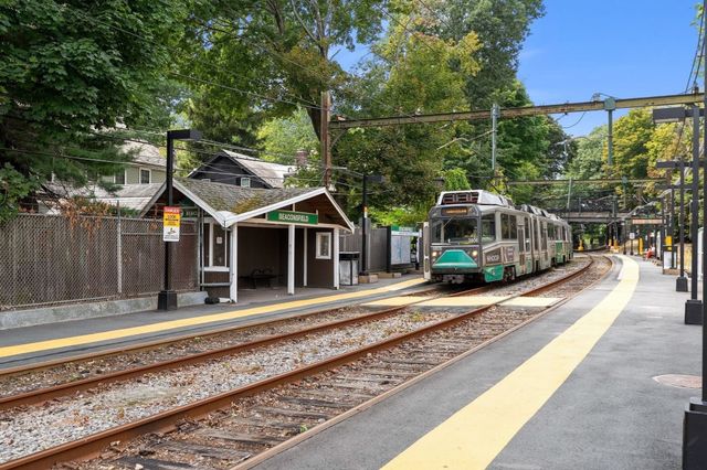 133 Beaconsfield Rd 23, Brookline, MA 02445