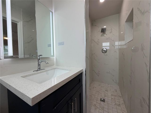 7571 Eaton St, Hollywood, FL 33024