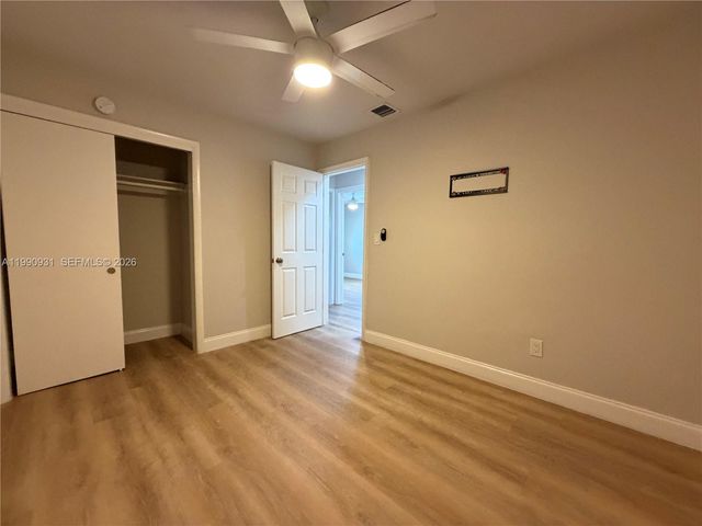 7571 Eaton St, Hollywood, FL 33024