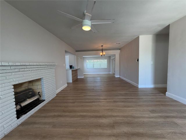 7571 Eaton St, Hollywood, FL 33024