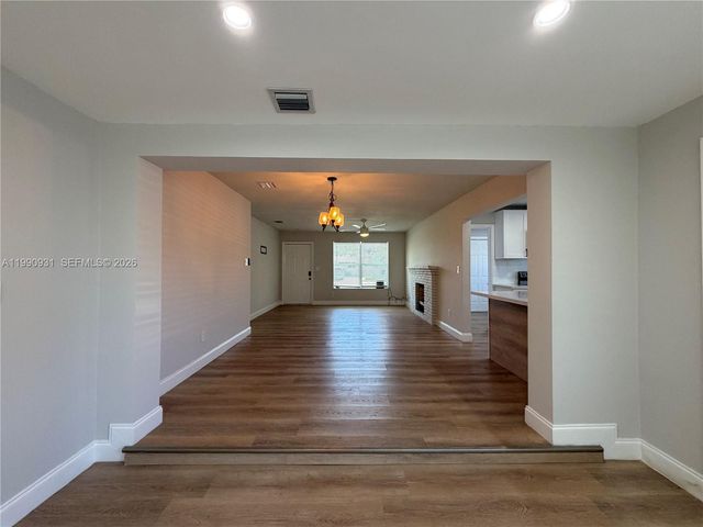 7571 Eaton St, Hollywood, FL 33024