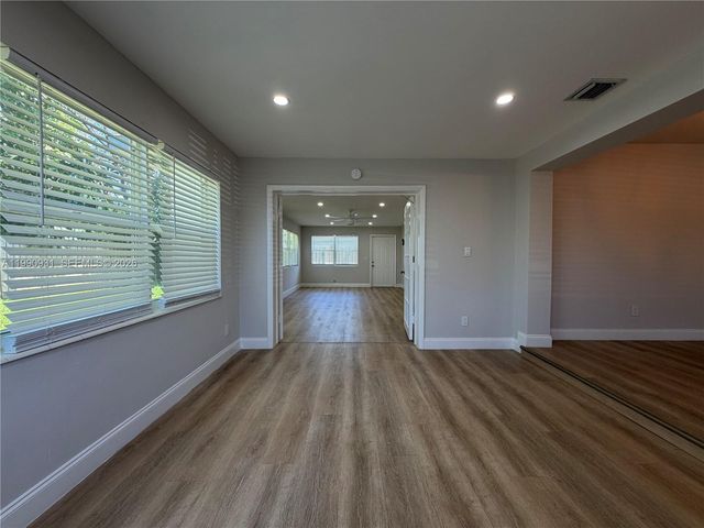 7571 Eaton St, Hollywood, FL 33024