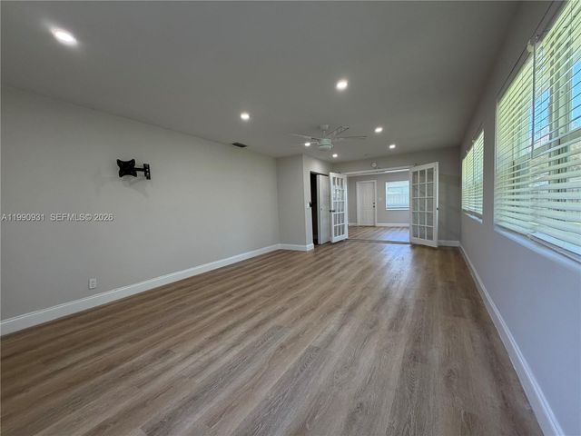 7571 Eaton St, Hollywood, FL 33024