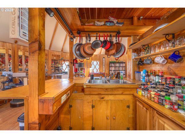 959 ZELINSKI Rd, Goldendale, WA 98620