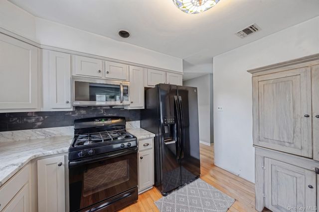 38 W 1st Street, Lake Ronkonkoma, NY 11779