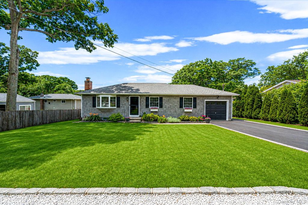38 W 1st Street, Lake Ronkonkoma, NY 11779