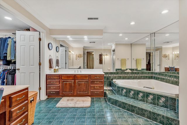 4189 Toddsbury DR, Vinton, VA 24179