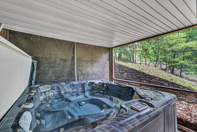 4189 Toddsbury DR, Vinton, VA 24179