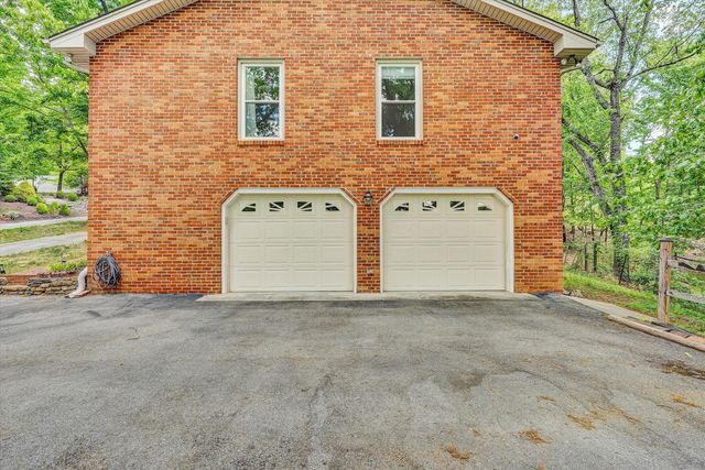 4189 Toddsbury DR, Vinton, VA 24179