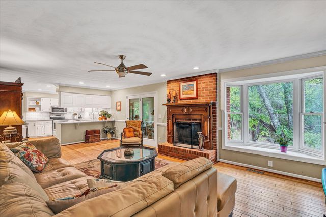 4189 Toddsbury DR, Vinton, VA 24179