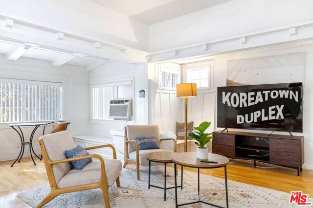 810 Gramercy Drive, Los Angeles, CA 90005