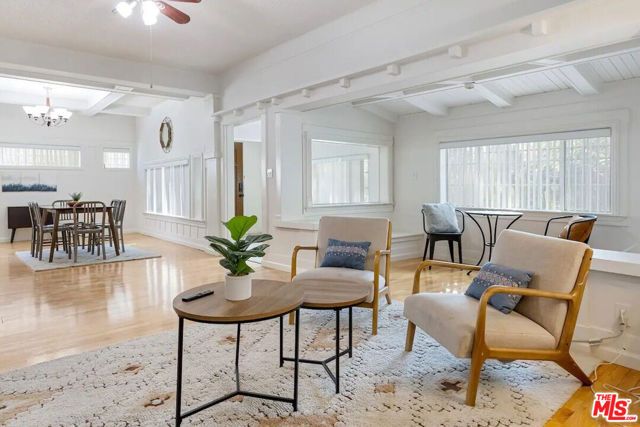 810 Gramercy Drive, Los Angeles, CA 90005