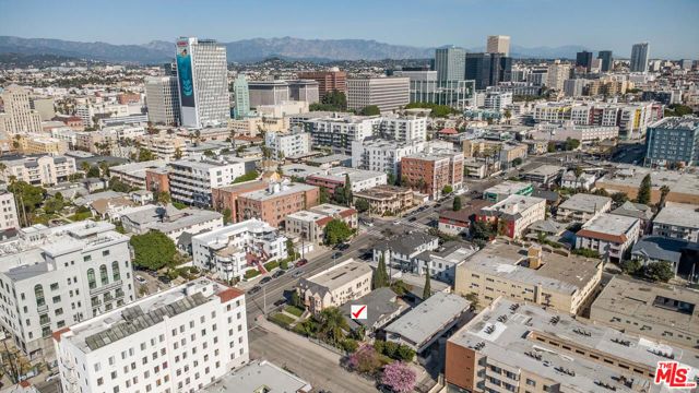 810 Gramercy Drive, Los Angeles, CA 90005