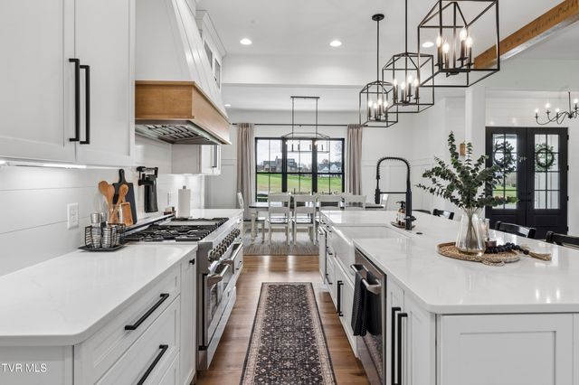 133 Wake Robin Lane, Johnson City, TN 37601