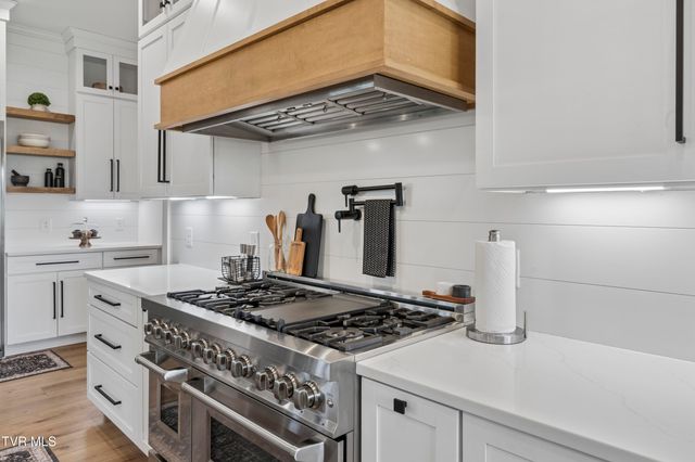 133 Wake Robin Lane, Johnson City, TN 37601