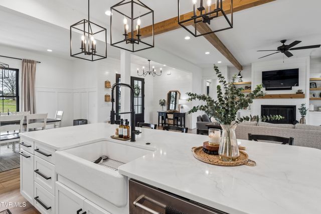 133 Wake Robin Lane, Johnson City, TN 37601