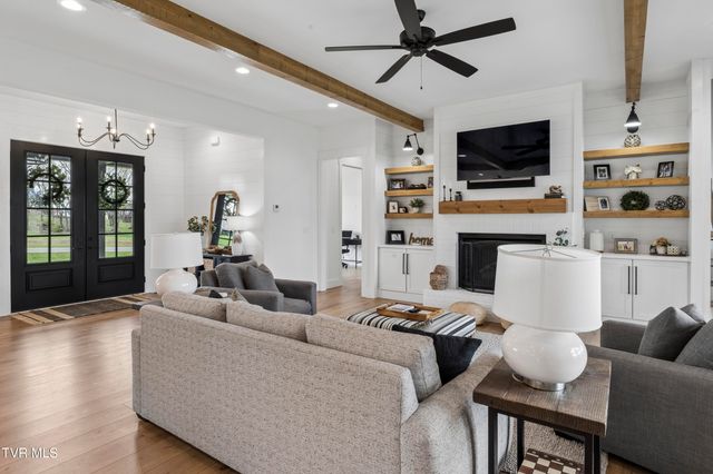 133 Wake Robin Lane, Johnson City, TN 37601