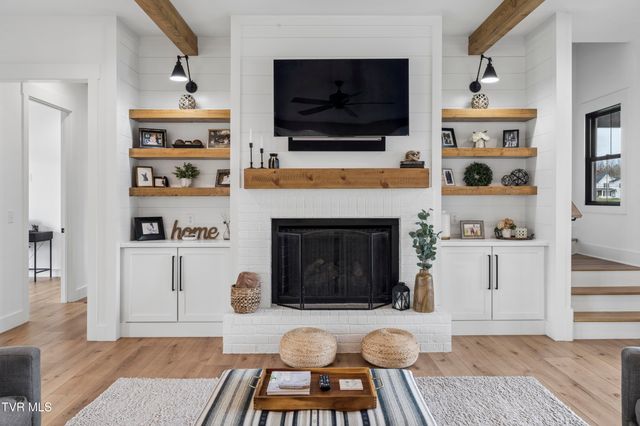 133 Wake Robin Lane, Johnson City, TN 37601