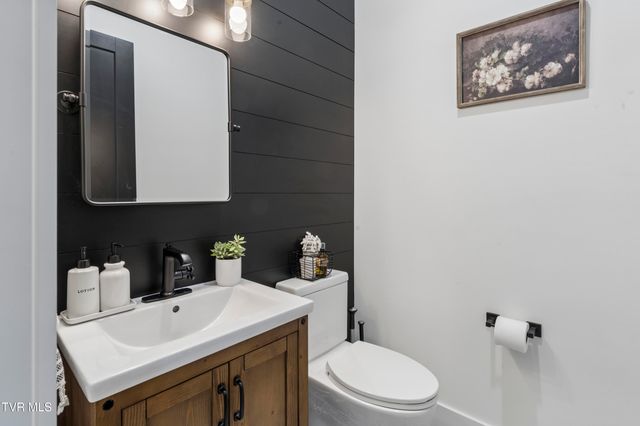 133 Wake Robin Lane, Johnson City, TN 37601