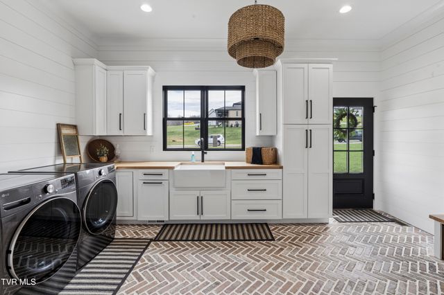 133 Wake Robin Lane, Johnson City, TN 37601