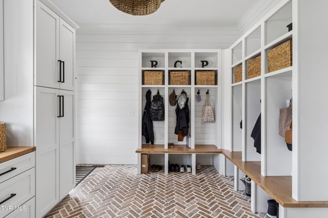 133 Wake Robin Lane, Johnson City, TN 37601