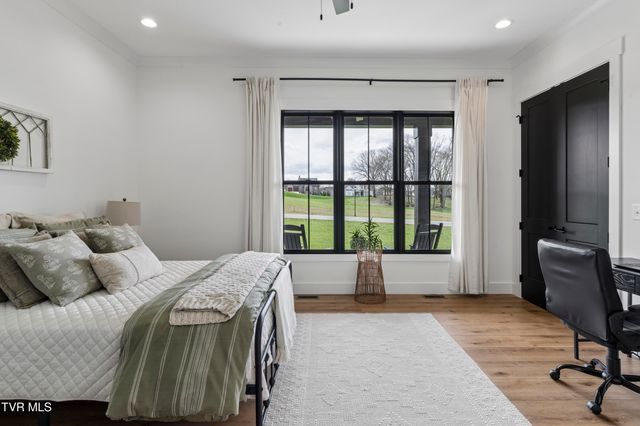 133 Wake Robin Lane, Johnson City, TN 37601