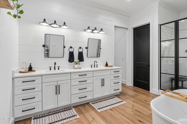 133 Wake Robin Lane, Johnson City, TN 37601