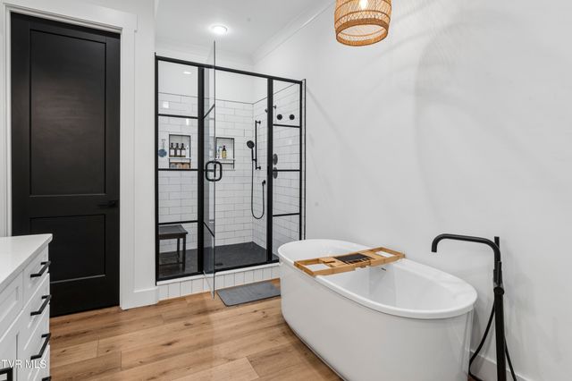 133 Wake Robin Lane, Johnson City, TN 37601