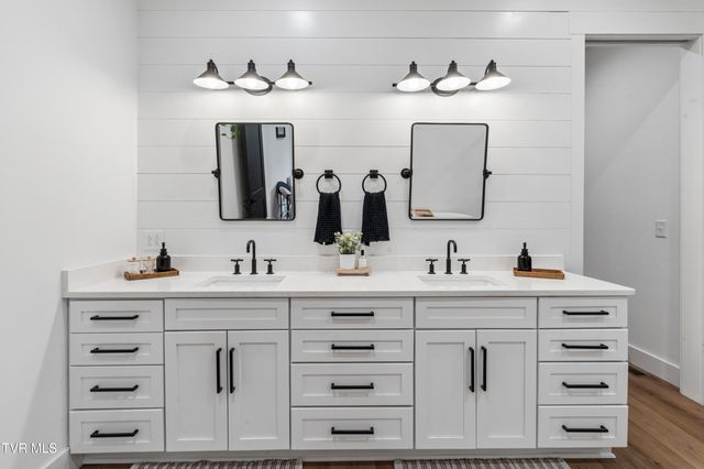 133 Wake Robin Lane, Johnson City, TN 37601