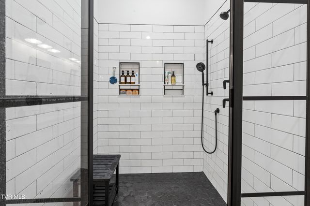 133 Wake Robin Lane, Johnson City, TN 37601