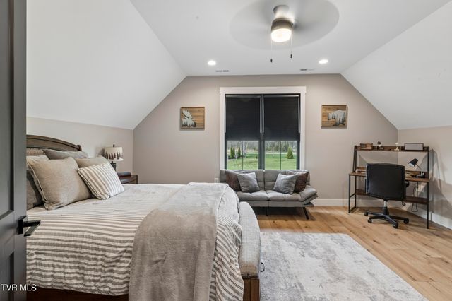 133 Wake Robin Lane, Johnson City, TN 37601