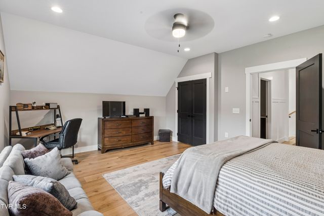 133 Wake Robin Lane, Johnson City, TN 37601