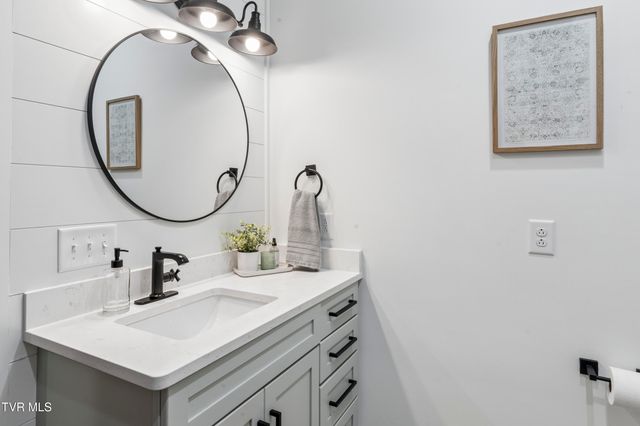 133 Wake Robin Lane, Johnson City, TN 37601