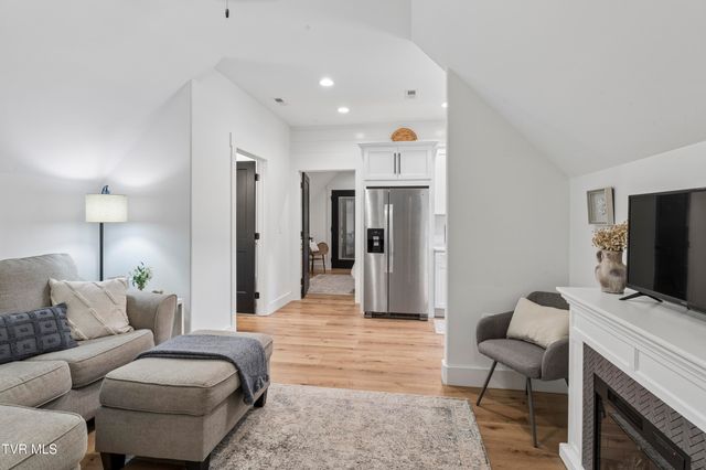 133 Wake Robin Lane, Johnson City, TN 37601