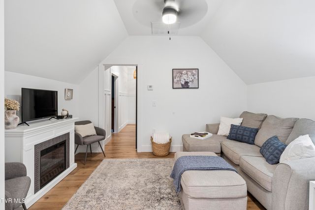 133 Wake Robin Lane, Johnson City, TN 37601