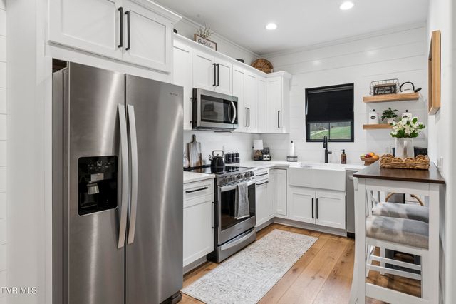 133 Wake Robin Lane, Johnson City, TN 37601