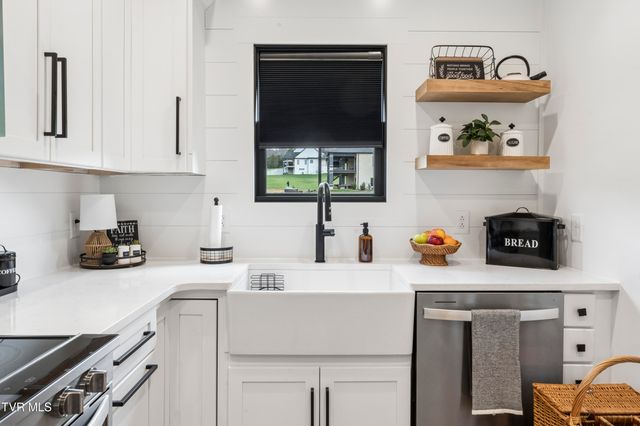 133 Wake Robin Lane, Johnson City, TN 37601