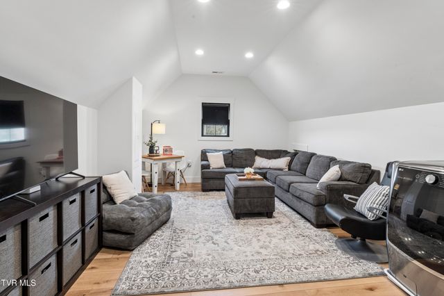 133 Wake Robin Lane, Johnson City, TN 37601