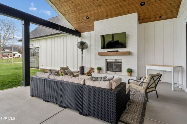 133 Wake Robin Lane, Johnson City, TN 37601